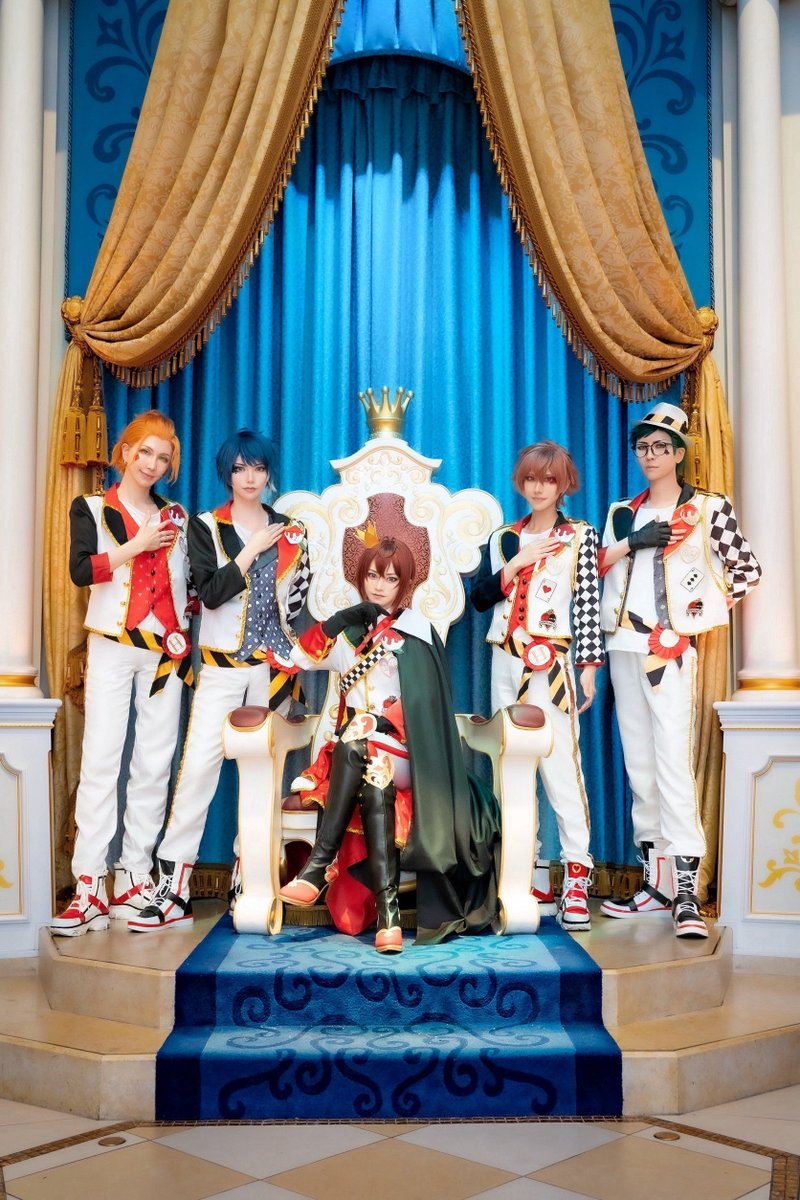 Jin_JemINi's tweet photo. 初メンバーで初のハーツラビュル合わせ！✨

🌹*ちはる
❤️*ななち
♠️*夜
♦️*かづき
♣️*仁-jin-
📸*fuji

#Dハロ仮装 #Dハロツイステ https://t.co/0ccOVEbI4H