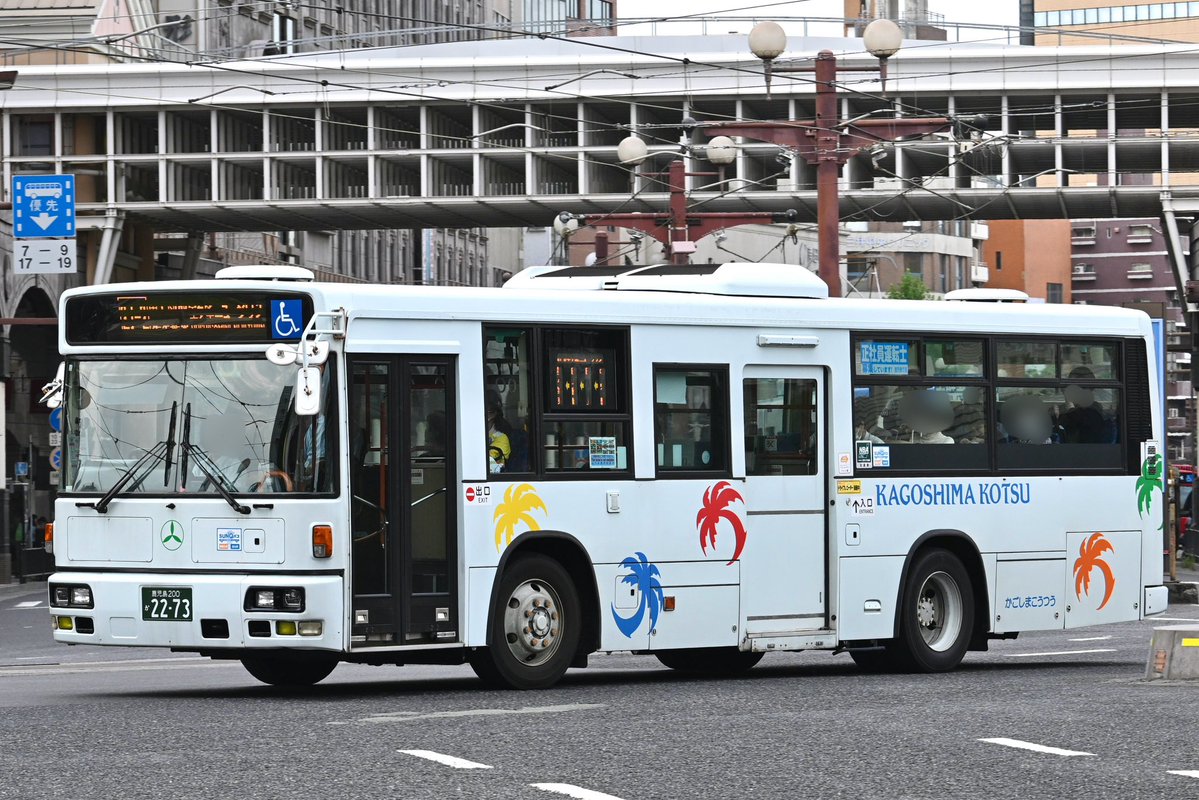 spacerunnerJM's tweet photo. 鹿児島から元関東バスの西工。UAは阿佐谷、JPは五日市街道の車だったようです。PK-JPが撮れないまま廃車になってしまったのが悔やまれるところ。
・鹿児島交通/鹿児島200か2273
・鹿児島交通/鹿児島200か2262 https://t.co/U0zs71nCde