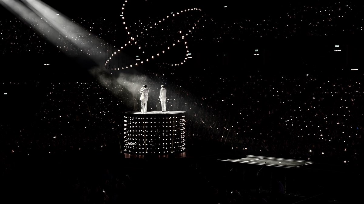 Yi1l0's tweet photo. 26.6.6 DxS MACAO on stage

#승관 #SEUNGKWAN 
#도겸 #DOKYEOM 
#DxS   #도겸X승관 
#세븐틴 #SEVENTEEN https://t.co/w2qm7ydkVR