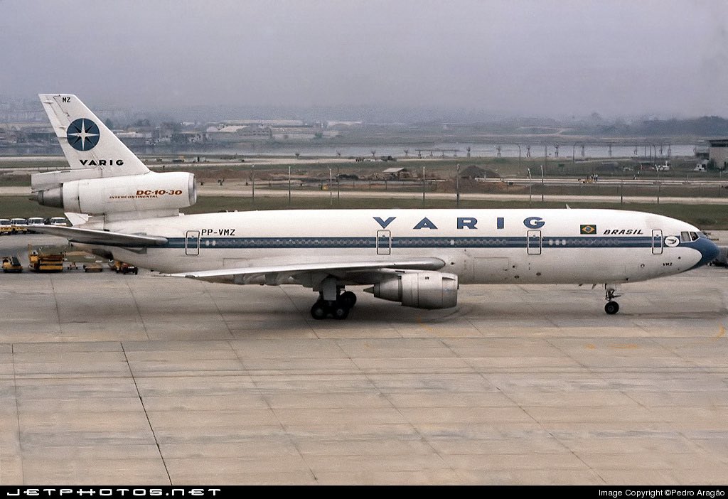 n194at's tweet photo. VARIG
Douglas DC-10-30 PP-VMZ
GIG/SBGL Rio de Janeiro Intl Airport
October 31, 1984
Photo credit Pedro Aragão
#AvGeek #Airline #Aviation #AvGeeks #Douglas #DC10 #GIG #Rio #VARIG 🇧🇷 https://t.co/KA4bbucLd6