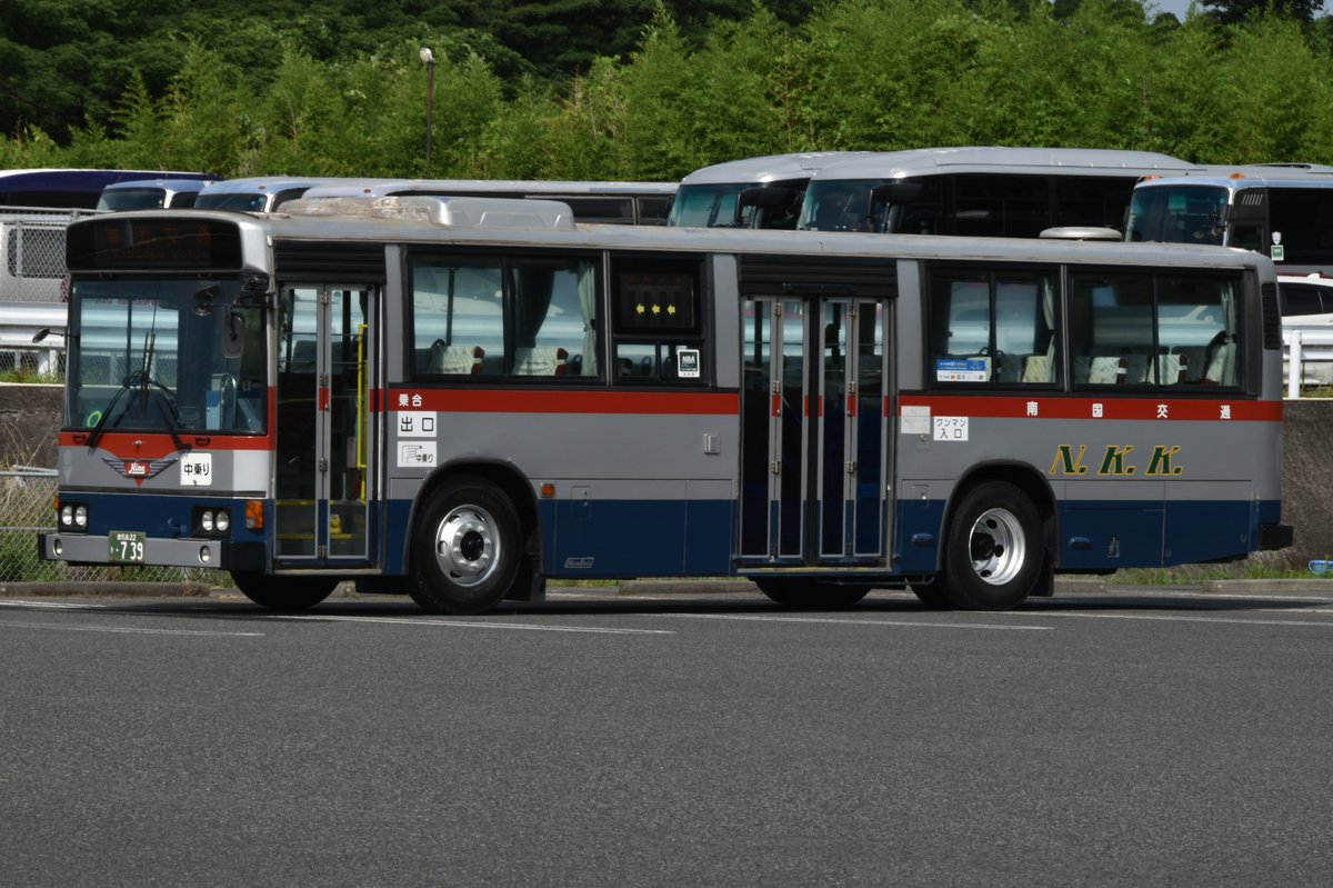 57_0979's tweet photo. 南国交通観光、南国交通の貸切会に参加させて頂きました。鹿児島を訪れても、鹿児島交通より撮影する機会が少ないものの、魅力的な車が多く、その中から多種多様な車を撮影させて頂き、大満足の1日になりました。
皆様、ありがとうございました。 https://t.co/ksX3LMfvsF