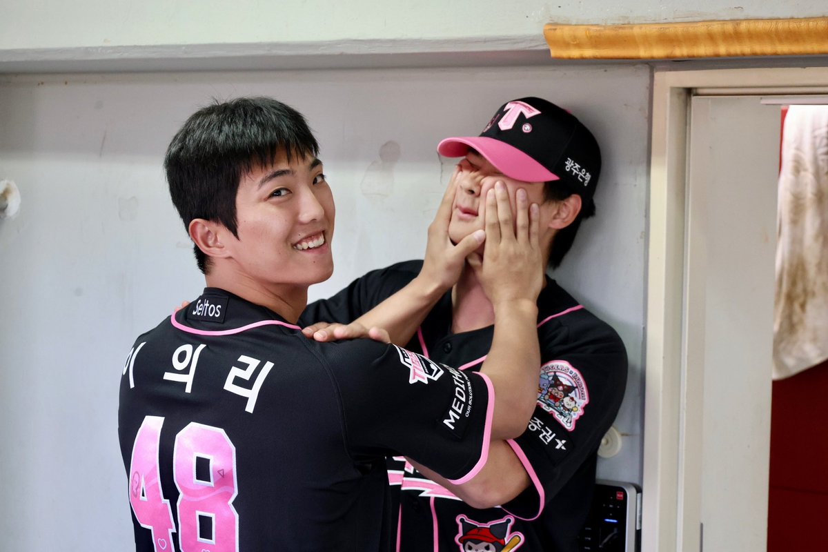 Kiatigers's tweet photo. 선수단은 7/21~26 쿠로미 유니폼을 입고 경기합니다💜 https://t.co/5BT4CM2axX
