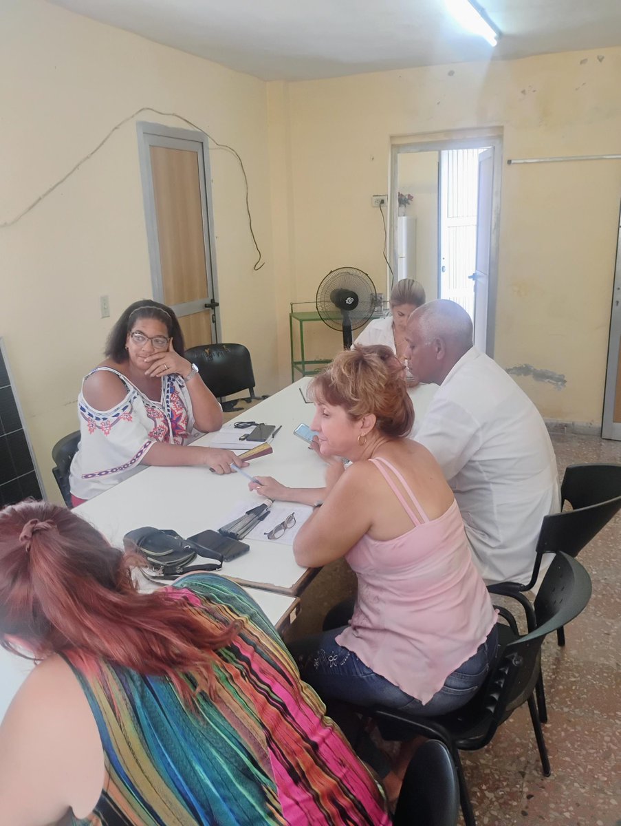 PolMachacoGbcoa's tweet photo. Policlínico Ángel Machaco Ameijeiras

Reunión de puntualización del Consejo de Dirección para dar las indicaciones del trabajo de la semana a cada una de las áreas  que garanticen la atención medica con calidad https://t.co/FVR6wjzlXt