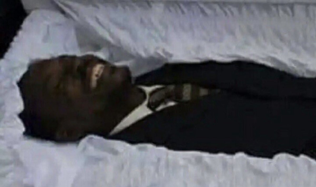 ChrisExcel102's tweet photo. Tyla ancestors: 
- 🫴 Grammy Awards 🏆
- 🫴 Millions 💰
- 🫴 World Cup performances 🎤
- 🫴 🏡🏠

Our ancestors when life is dribbling us: https://t.co/FU8tcZYDs1