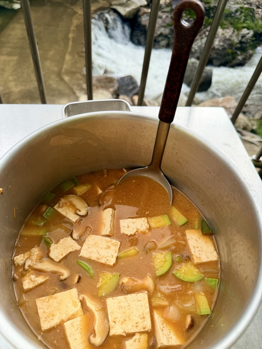 dearlife6398's tweet photo. 입대 전날 아들이 끓여준 된장찌개입니다. 두고 온 마음이나 보내는 마음이나 오늘 하루는 착잡하기만 합니다. 하지만 내일부터는 일체의 잡념을 털어내고 잘 적응하리라 확신합니다. 경황없는 아들을 대신해 말로 다할 수 없는 감사의 인사를 팬 여러분 모두에게 전합니다. 잘 다녀오겠습니다~^^ https://t.co/TOOAC8ETw9