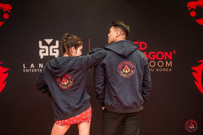 RedDragonJeju's tweet photo. 🎉 日本勢優勝おめでとう
キャンペーン 🇯🇵🏆
RDPTオリジナルアパレル
当選者発表✨
たくさんのご応募と、
優勝者への温かいお祝いコメントを
ありがとうございました!
━━━━━━━━━━━━━━
🧥 RDPTパーカー
@shinbaduk555 様
@3k_poker 様
🌪️ RDPTウインドジャケット
@tuna194936 様
@aitanic0072 様
👕 RDPTオリジナルTシャツ
@papico_0228 様
@takaichan18 様
@Hachi_poker 様
@majimepoker 様
@Ume7676_poker 様
━━━━━━━━━━━━━━
ご当選された皆様、
おめでとうございます🎊
賞品の発送に関する
ご案内をいたしますので、ご当選者様は
公式LINEへご連絡をお願いいたします🙏
👉公式LINE : https://t.co/XQEmlKr5QC
今後もRDPTで戦う日本プレイヤーへの、熱い応援をよろしくお願いいたします🇯🇵🔥