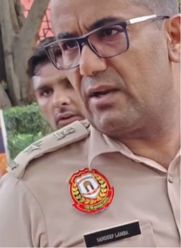 AKsurya00's tweet photo. @TheReal_Jassi SANDEEP LAMBA @DelhiPolice TAKE ACTION https://t.co/32Td68u5aV