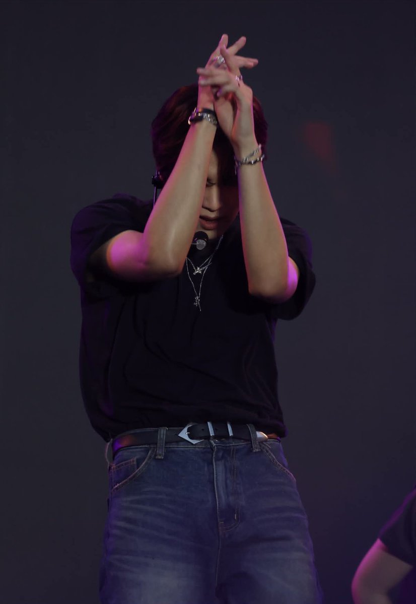 mybelovesun's tweet photo. OMFG THIS PHOTO OF LEE HAECHAN https://t.co/wEF6Fe6o5F