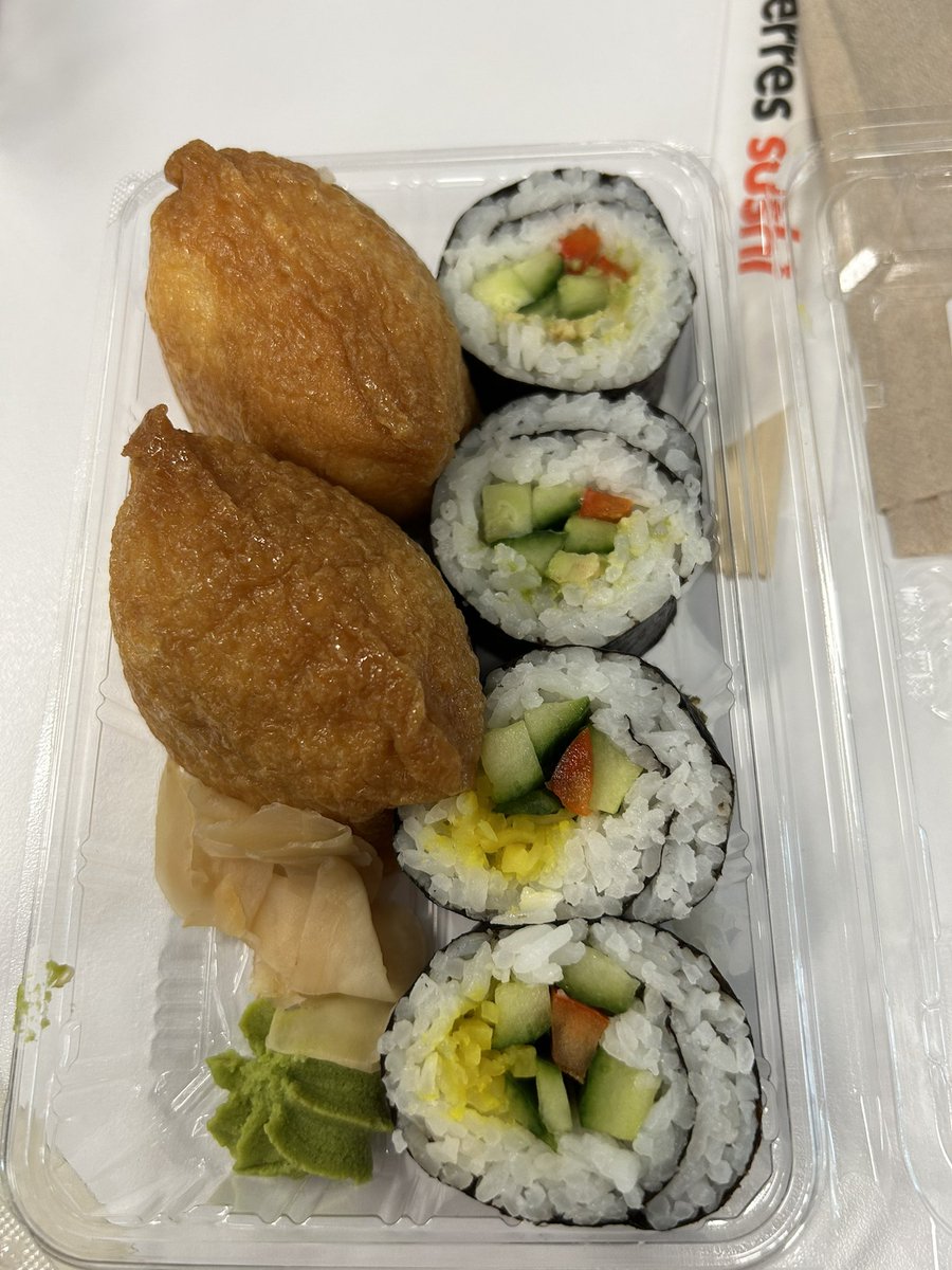 overeatingpeach's tweet photo. Oh how I love you sushi https://t.co/jYcFiAZdvv