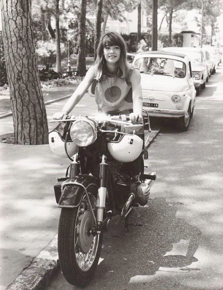 IArtioli's tweet photo. Françoise Hardy, Juan-les-Pins, 1963 https://t.co/2QoRqSS6Hn