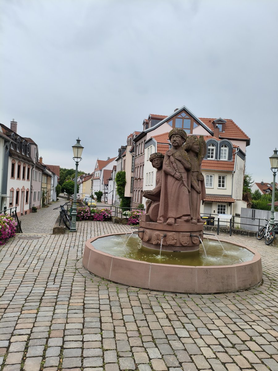 Letiy_w's tweet photo. I thought I was just going to wander around, but every street corner turned out to be a fairytale world 🏰 https://t.co/0OMIo4JGrI