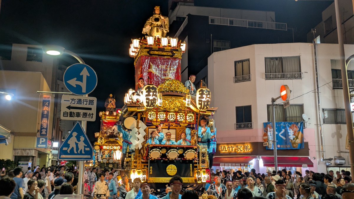 uchiwa_720_22's tweet photo. 鎌倉町通りを山車が上鉾を上げたまま巡行するなんて10年前は想像もできなかった https://t.co/3eE1o28Zcm