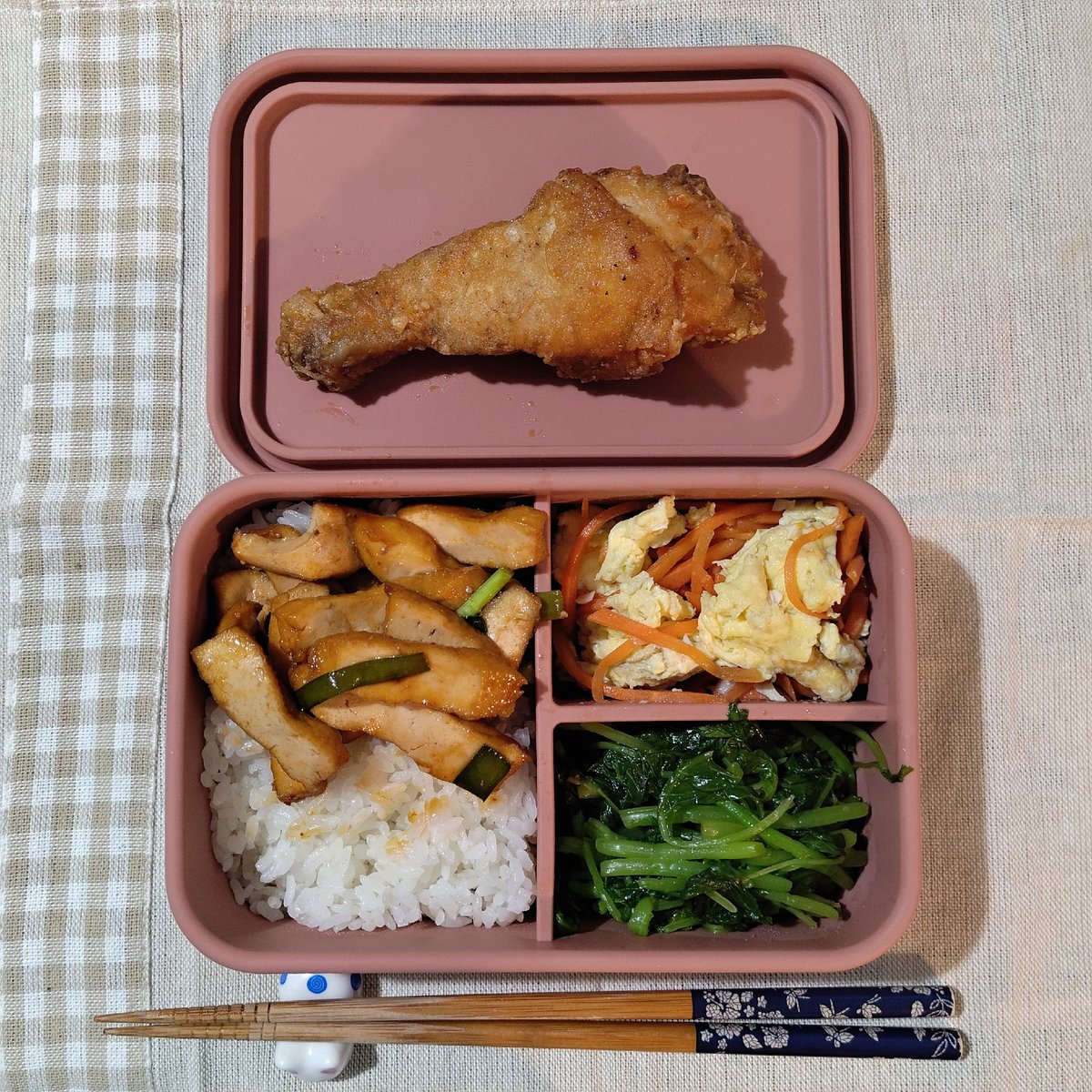 annie02_25's tweet photo. -
今天帶環保餐盒���買飯菜🍚🥬🍗

今日はマイ弁当箱を持ってご飯を買いに行きました🍚🥬🍗

#好好吃飯 https://t.co/mlF2BCr86p