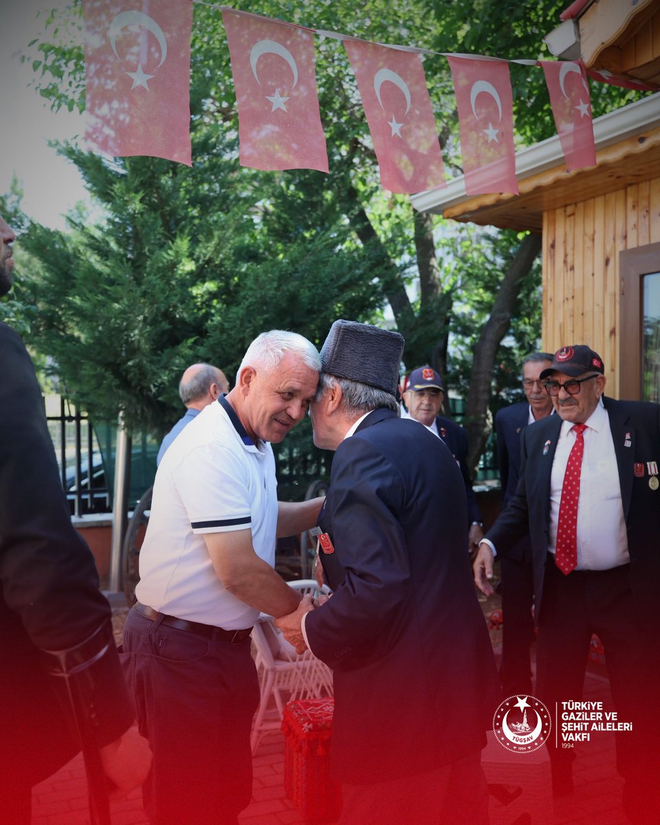 GazilerVakfi's tweet photo. 20 Temmuz Kıbrıs Barış Harekâtı'nın 52. yıl dönümü vesilesiyle, Mamak Belediye Başkanı Sayın Veli Gündüz Şahin ile Belediye Başkan Yardımcısı Muzaffer Saruhan'ı Genel Merkezimizde misafir ettik.

Kıbrıs Gazilerimizin de katıldığı anlamlı buluşmada, Kıbrıs Barış Harekâtı'nın hafızalarda yer eden hatıralarını dinledik; aziz şehitlerimiz ve kahraman gazilerimizin çözüm bekleyen sorunları ile bu sorunlara yönelik atılabilecek adımları istişare ettik.

Vakıf olarak; Kahraman Gazilerimizin fedakârlıklarını yaşatmak, hak ettikleri değeri görmelerini sağlamak ve çözüm bekleyen meselelerine katkı sunmak adına çalışmalarımızı kararlılıkla sürdürmeye devam edeceğiz.