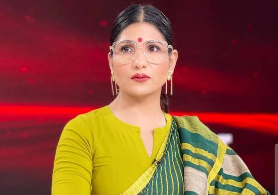 JaikyYadav16's tweet photo. कल प्रोटेस्ट में "गोदी मीडिया हाय हाय" के खूब नारे लगे, मेरे सामने कई ऐसे वीडियो आए जिसमें

Aaj Tak 
Zee News 
ABP News 
NDTV 
News 18

जैसे न्यूज चैनलों के रिपोर्टर्स को न्यूज कवर करने के लिए खूब जद्दोजहद करनी पड़ी।

इसमें गलती जमीन पर काम करने वाले रिपोर्टर्स की नहीं है, बल्कि सारी गलती उन एंकरो की है जो स्टूडियो में बैठकर पूरे दिन मुर्गे लड़ाने का काम करते हैं।

गलती किसी और की है लेकिन ग्राउंड्स पर भुगतना भोले भाले रिपोर्टरों को पड़ता है।