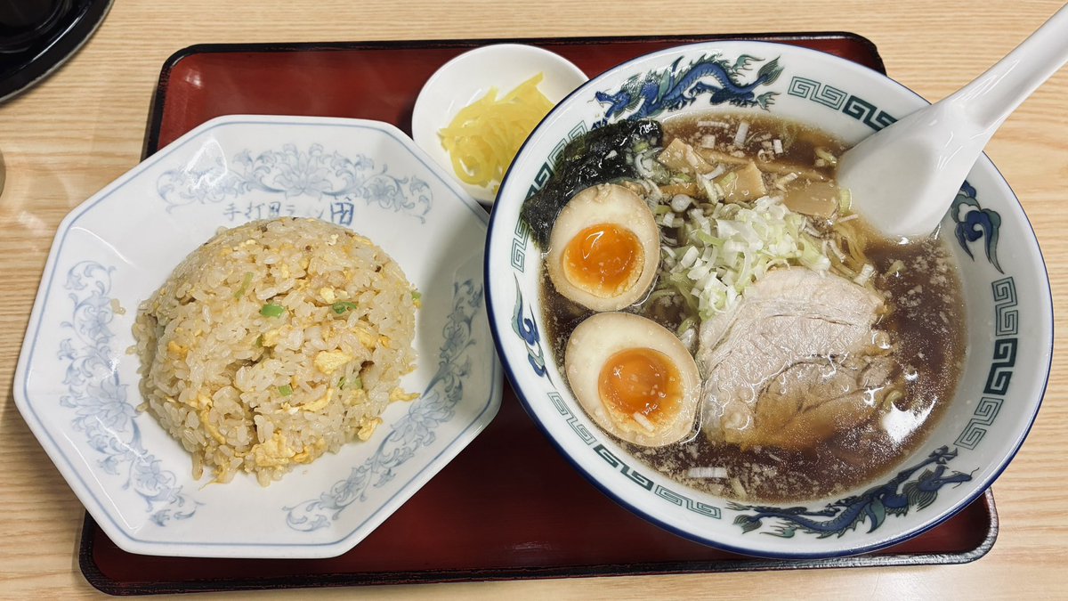 bms_saiyo's tweet photo. 昔ながらの中華そばとシンプルなチャーハン。 https://t.co/Bu23pWt79Z