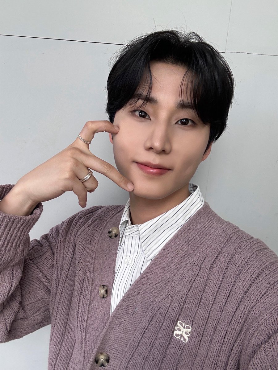 day6official's tweet photo. [ #DAY6_BEHIND ]

Hey My Day〰️
딴 데 눈 돌리지 마
라이브 앨범 샘플러 보고 절대 행복해라 ᰔ

#DAY6 #데이식스
#YoungK #영케이
#YOUNGEST
#Shut_The_Door https://t.co/gGLDIX2Uxd