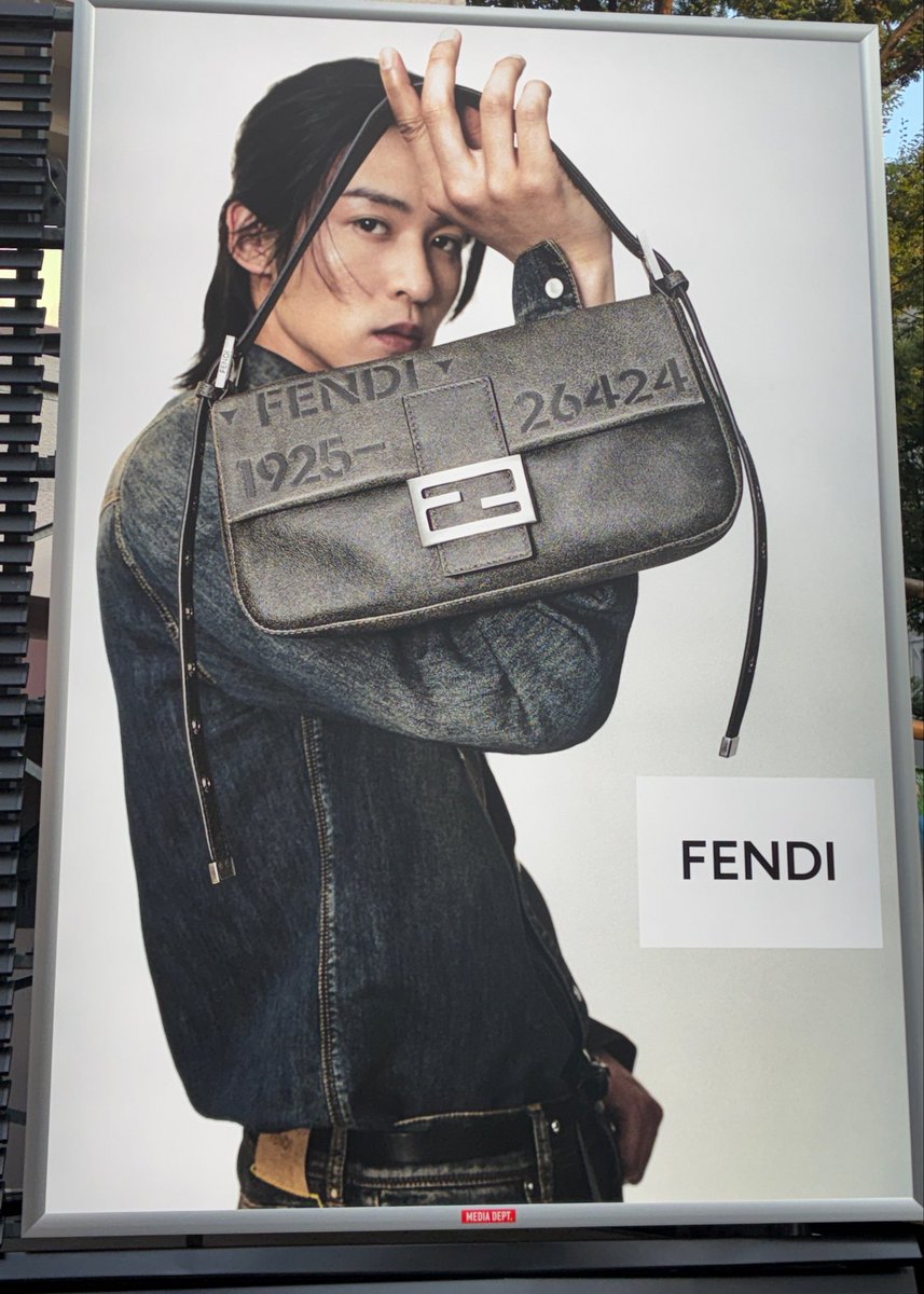 SN_MemeTomo0216's tweet photo. 表参道〜明治神宮前
またFENDIの目黒くんに会えて嬉しい🥹✨
#FENDI #目黒蓮
#FendiAmbassador
#RenMeguro https://t.co/vc6HX5QSfc