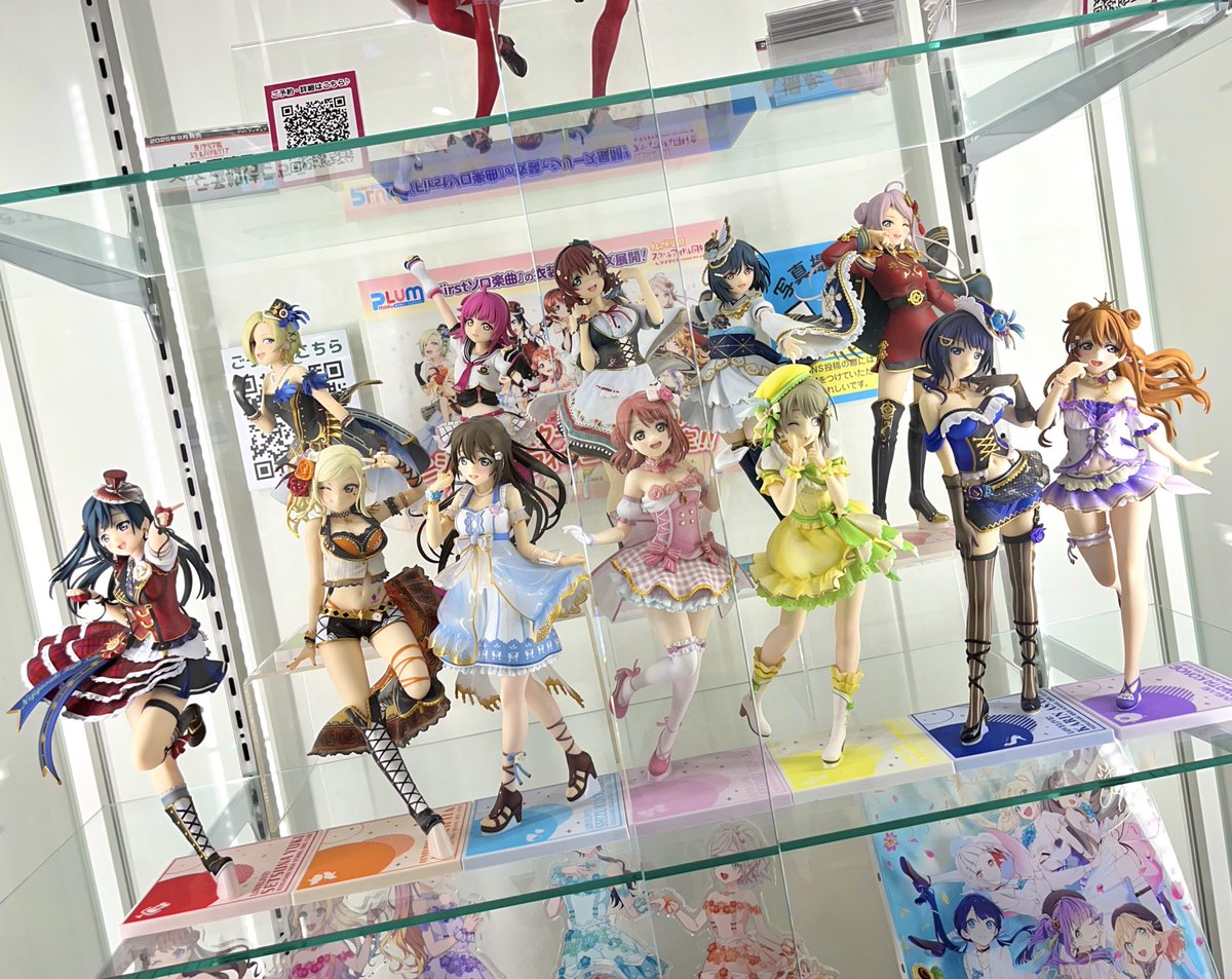 plum_naka's tweet photo. ＼🌈✨12人ｿﾛｯﾀﾖｰ!✨🌈／

せつ菜ちゃんのフィギュアサンプルが秋葉原で展示スタート！🎙️✨
そして…ついに12人揃いました！🙌

■展示場所：アトレ秋葉原 2階
『LoveLive! series Official Store School idol theater』　#虹ヶ咲 https://t.co/61WEadHrcw