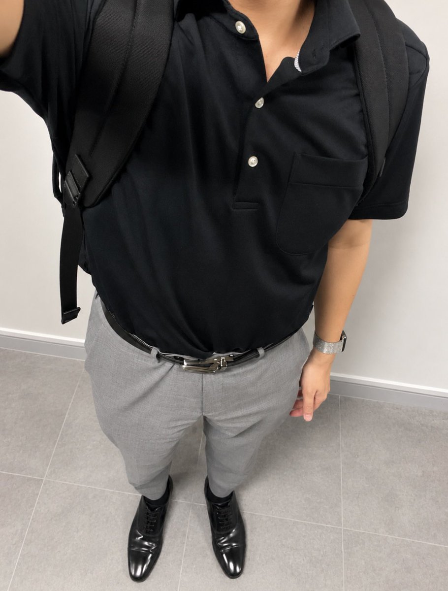 takeru_mon's tweet photo. くそ暑い夏はYシャツよりポロシャツのが断然涼しくてラクだということを社内で身をもって布教活動してる😂
サラリーマンはポロシャツを着るべし！！！ https://t.co/IgRPN1saHg