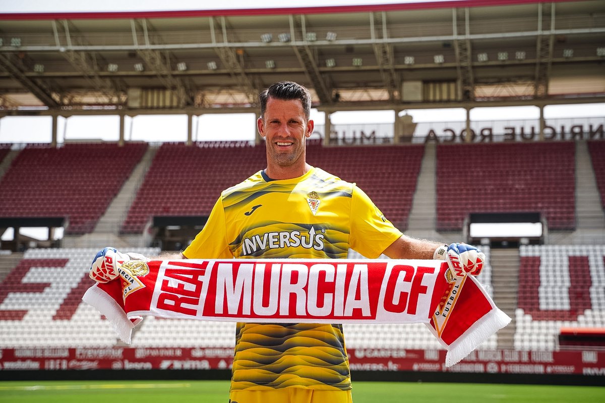 realmurciacfsad's tweet photo. 💪✍️ Un nuevo capítulo comienza bajo palos. https://t.co/djZMNYdaJi