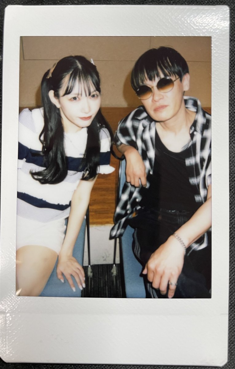 WARUKII's tweet photo. ENIGMA名古屋🌙

わ「かけたら、Xで加工いらんかなと思って」
や「隠れるんかな？顔小さいしいけるか」

…顔はかくれた。
なにとは言わないが、コンプラ的によくないチェキになった気がする…。

やちいに見せたら
「わぁ！もれてる‼︎」
やちいがいいならOK👍

#南菜生
#やちい
#passcode https://t.co/r5qgkvTYWz