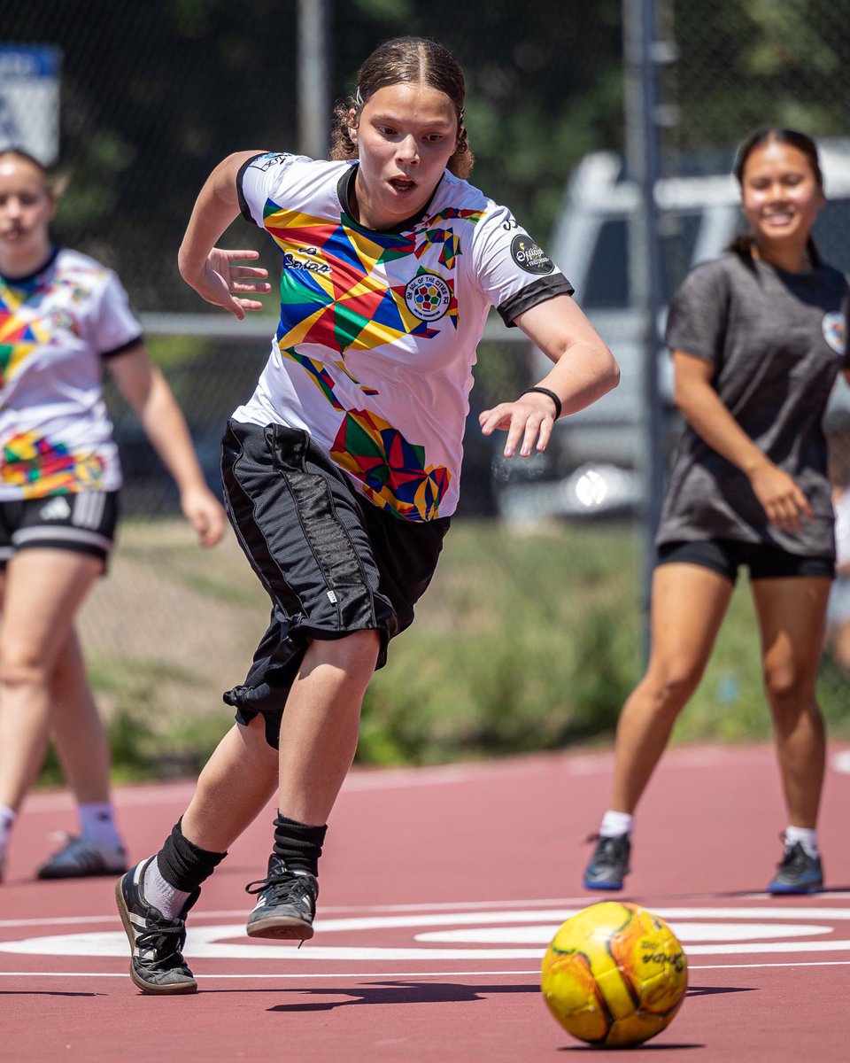 solofthecities's tweet photo. Week 3 of #ServeToPlay: Our high school teams supported Sol Haven with a move-in drive, while our elementary &amp; middle school futsalers assembled hygiene kits. One more match day before Championship Sunday! Learn more: https://t.co/CoUKiC5Yk2 #SolOfTheCities https://t.co/2HBjWNiTe0