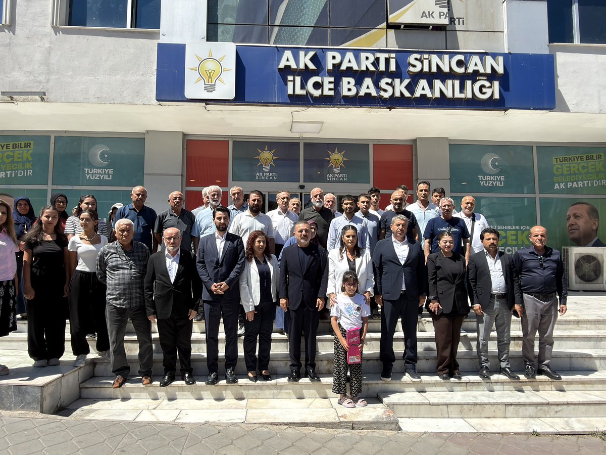 Mstafa_Ozcan's tweet photo. Önceki Dönem Çalışma ve Sosyal Güvenlik Bakanımız Milletvekilimiz Sn. @jsarieroglu 'nu İl Yönetim Kurulu Üyemiz Sn. @kubrahrz , Belediye Başkanımız Sn. @MuratErcan0606 ve teşkilatımız ile ilçe başkanlığımızda ağırladık.

Bakanımıza nazik ziyaretleri için teşekkür ederim. https://t.co/iMNaIFk3G0