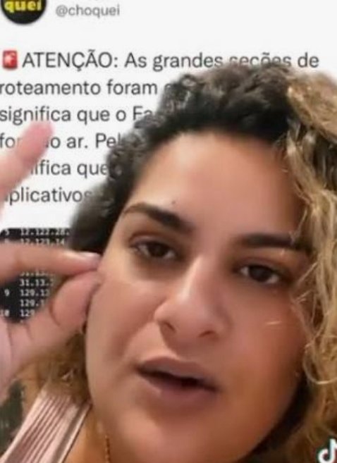 Leeandrow_'s tweet photo. ela no centro pq o renaissance é o futuro e cc é o passado, sendo o prx album o presente https://t.co/l2x9riekJX
