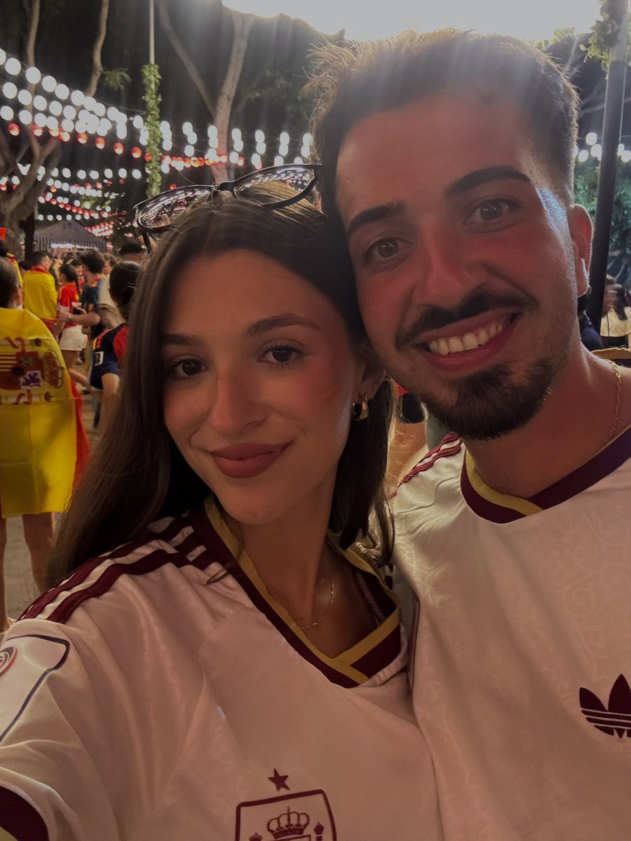 laauralour's tweet photo. Hace 3 años nos vimos por primera vez y desde entonces no hemos vuelto a separarnos. Feliz 21/07 🌸💖 https://t.co/Ii6UsLI7m0