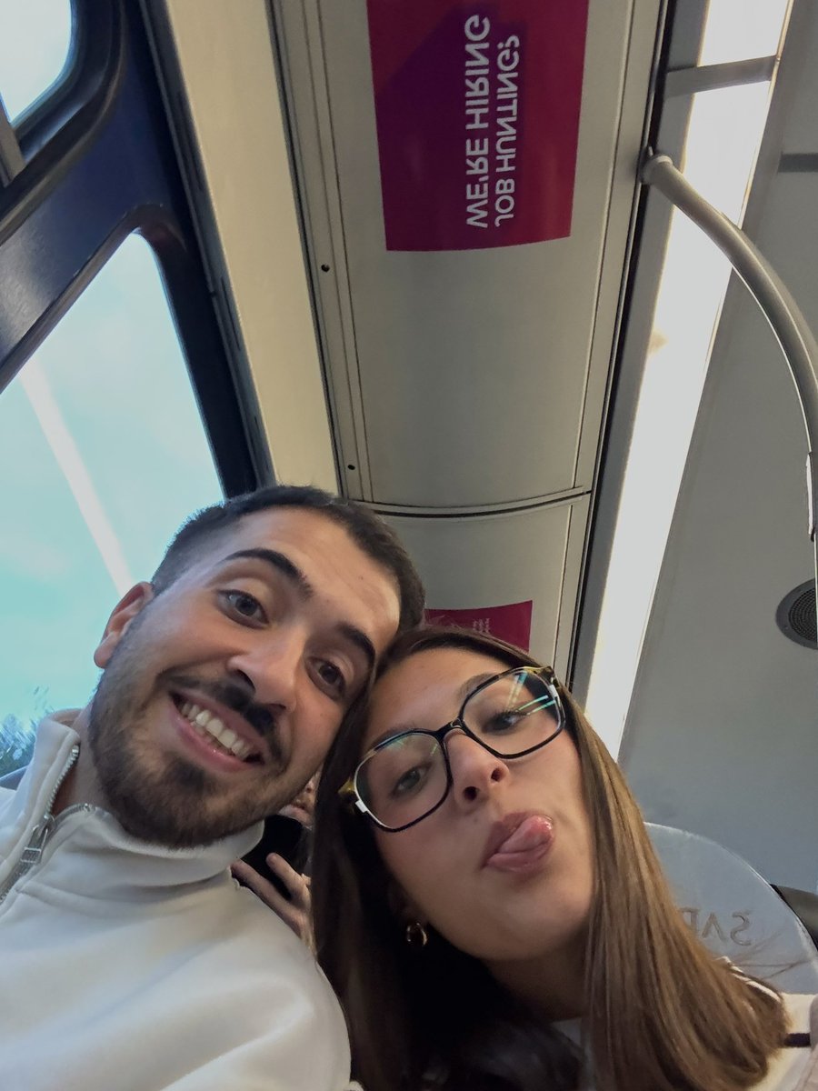 laauralour's tweet photo. Hace 3 años nos vimos por primera vez y desde entonces no hemos vuelto a separarnos. Feliz 21/07 🌸💖 https://t.co/Ii6UsLI7m0