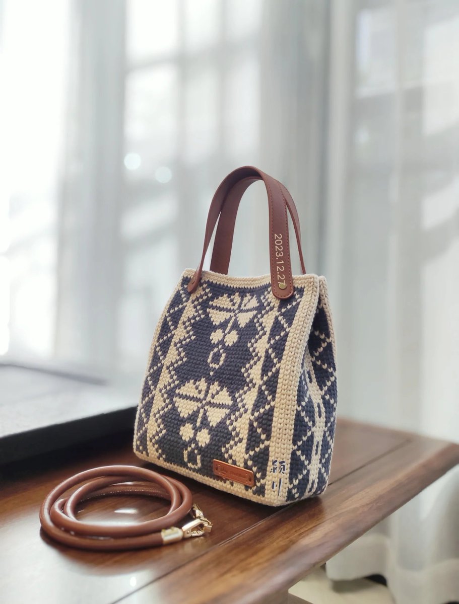ulovefish's tweet photo. Just finished my first hand-knit linen tote bag with leftover yarn  Love how it turned out! Perfect for carrying my daily essentials and a bit of sunshine https://t.co/4PinMarYMU