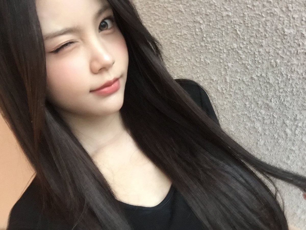 jjoaann_'s tweet photo. GUSTIIII CARMEN CAKEP BGT INI MO PINGSAN😭😭😭😭🤍🤍😘😣😚☺️🥵

mau manggil kaka ntik tapi aku ga kebagian itu😔😔😤 https://t.co/CTBr55shbu