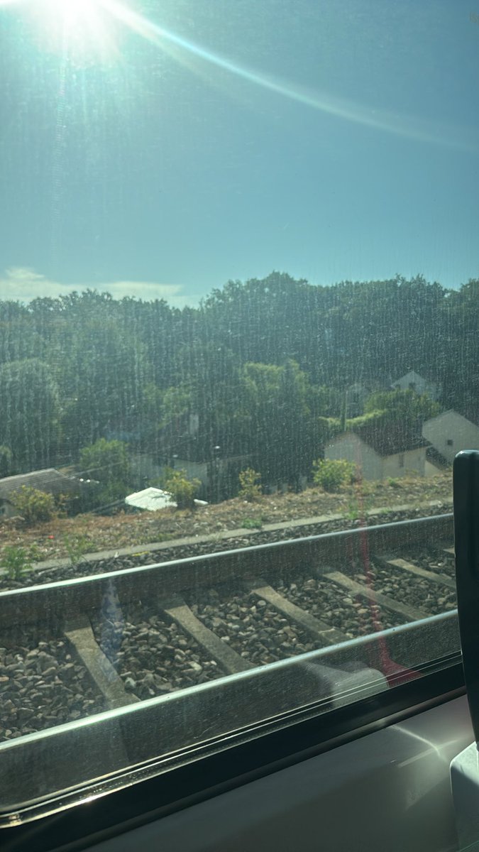 DRP45751973's tweet photo. @LIGNER_SNCF Comment voulez-vous rester courtois dans ses conditions actuelles !
Certains trains passent et nous,nous sommes toujours bloqués derrière le fret à FBL!
Il y a des enfants,des personnes âgées mais ça ne pose aucun problème pour quiconque !!
Vos incompétences m’écœure!!! https://t.co/E32s6tzqUy
