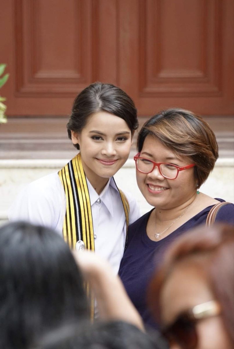 jajarlalah's tweet photo. ก็อยู่ในทุกช่วงเวลาสำคัญ​มาครบแล้วแหะ ตอนมีหลานนี่มีให้ติ่งไปรับขวัญ​ด้วยมั้ยอ่ะ https://t.co/5FPqhIpHbQ