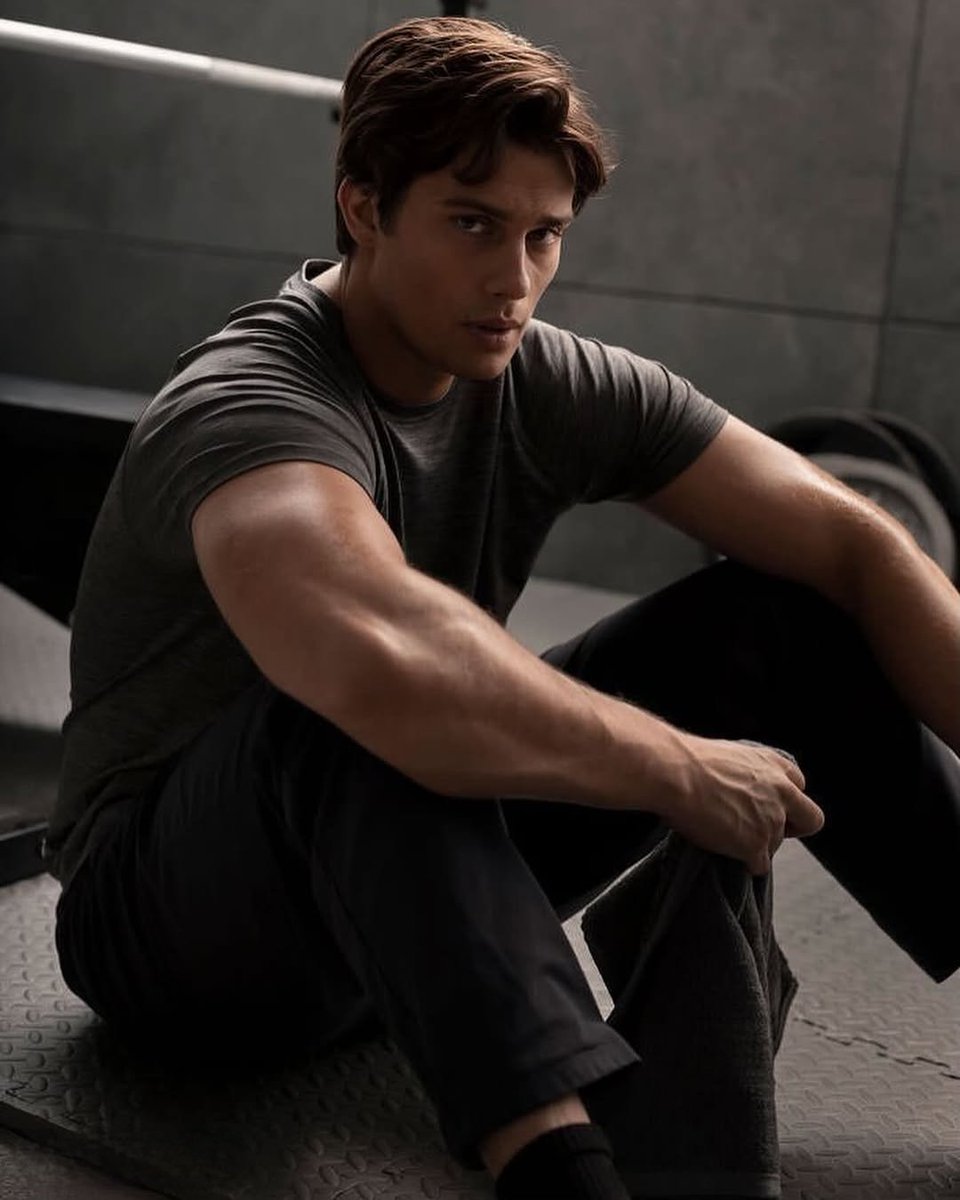 LeonieWoolf's tweet photo. Nicholas Galitzine for Men's Health Magazine
Posted June 6, 2026
📸 Sandro Baebler https://t.co/6s8qbLDiSM