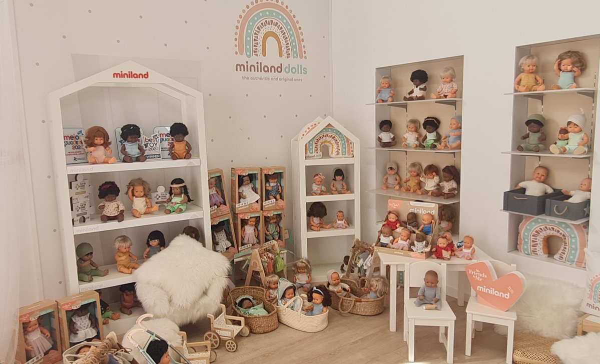 GVAivace's tweet photo. 🧸@felipejcarrasco visita @miniland_es con una fuerte apuesta por la #innovacion y la #internacionalizaicón
🚀Apoyamos la estrategia de crecimiento de la empresa con 130.000 €
💶 Financiación FEDER
🗣️La @generalitat va a seguir defendiendo los intereses de la industria juguetera https://t.co/u067IUfJqi