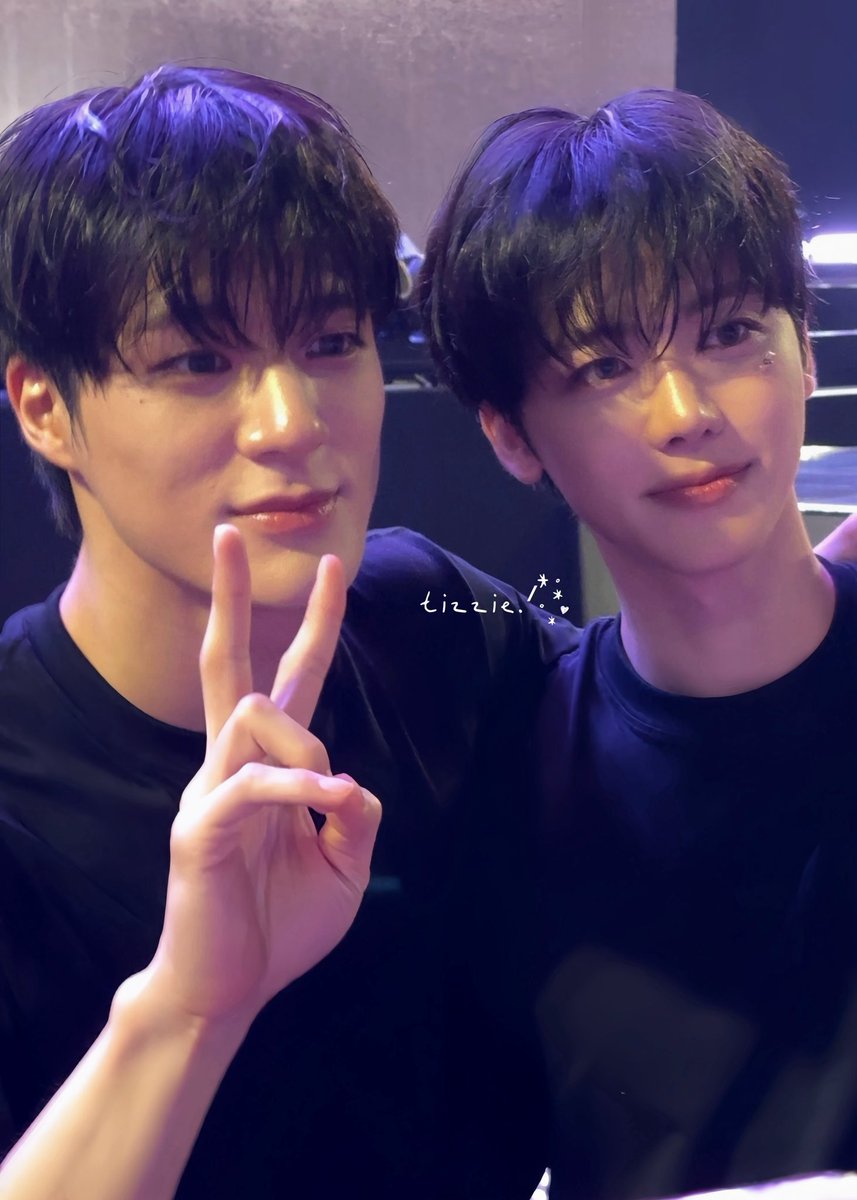 23perx_'s tweet photo. ขอแคปชั่นให้รูปนี้หน่อย คิดไม่ออกว่าจะพูดคำว่าอะไรดี 😭 สาววายตายทุกวัน https://t.co/CWozdXV2Kg