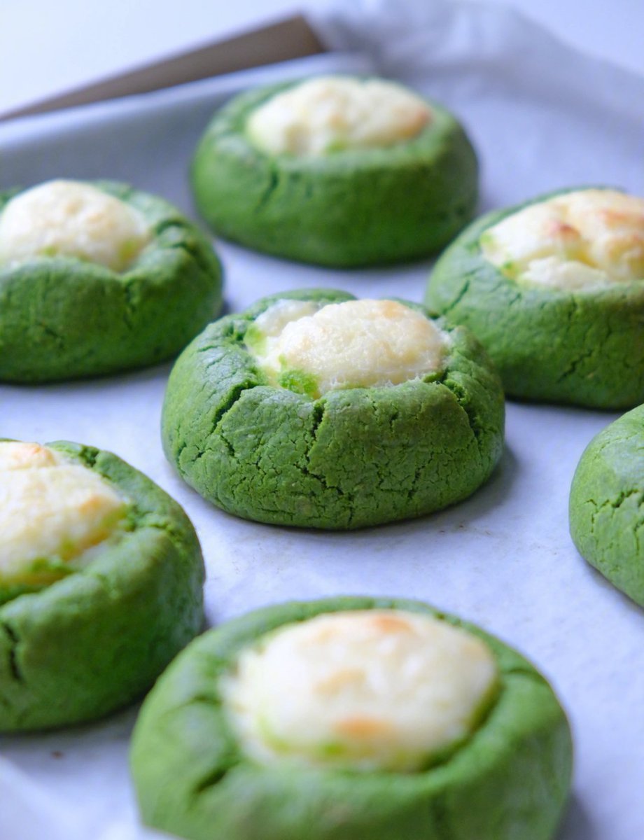 heojeonghyeon4's tweet photo. Just dug out a hidden stash of matcha cookies—crunchy, sweet, and perfect for a midday pick-me-up! Swipe to see the crumbly goodness https://t.co/Q0yLbYPXFb