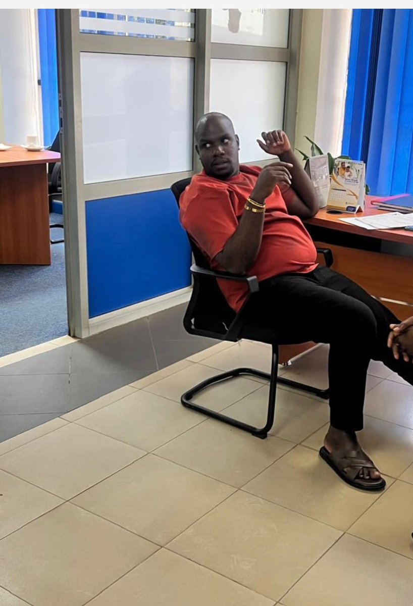 kamukamafredie's tweet photo. This time he told Ruto that Museveni was the one planning to kill the Kenyan president. Ruto listened carefully to Amon and passed on Amon’s report to Museveni. When Amon returned to Uganda, he was immediately arrested, charged with treason and is now languishing in Luzira as his trial proceeds. According to sources close to the State House, Amon’s lies were more believable. But for Nuwagaba, the lies need only an hour to disprove.
Sources at the State House and in intelligence claim that information peddlers have infiltrated State House and are feeding the president with raw and fake information. This has often succeeded in large part because the president’s approach to intelligence is based on popular vigilance.