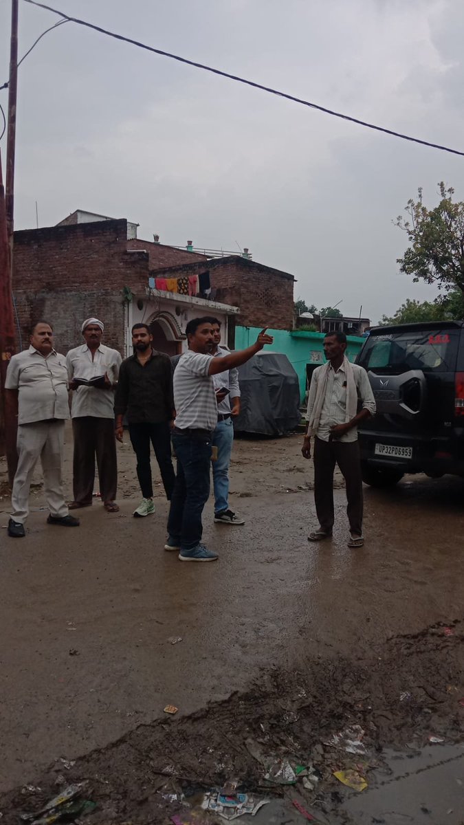 mvvnlbahraich's tweet photo. बहराइच के खंड कैसरगंज के उपखंड जरवल में चल रहे राजस्व कैंप का औचक निरीक्षण उपखंड अधिकारी जरवल द्वारा किया गया। इस दौरान राजस्व टीम को आवश्यक निर्देश दिए गए, जिससे राजस्व वसूली में तेजी लाई जा सके।  @AKSharmaOffice @ChairmanUppcl @mduppcl @MVVNLmd @UPPCLLKO @MVVNLHQ @CeDevipatan https://t.co/UqqoFLPNu3