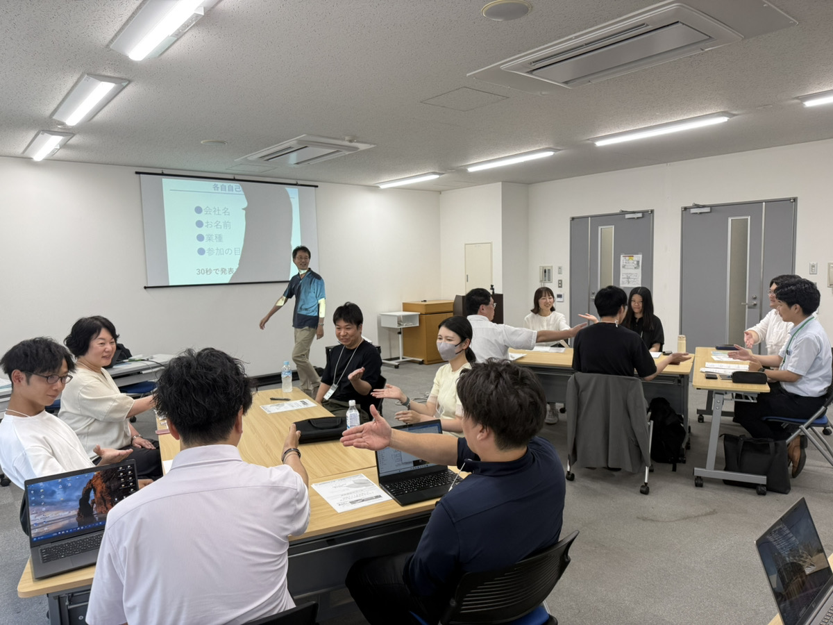 MOBIO_'s tweet photo. 本日、MOBIOデジ活 第2回「集客・検索エンジン対策」開催中！ 
まずはリーダー決めからスタート！
受講企業は、自社の強みやターゲット層について真剣に頭を悩ませる場面も
 自社の魅力をサイトに取り込む基盤作りはとても大事だと実感したモビ王子でした👑 次回はいよいよWordPressで実践です!
#MOBIO https://t.co/7tEAm9H23d