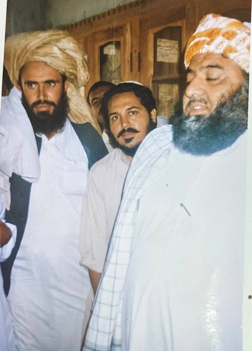 SamiSwati_'s tweet photo. 2018 کے بعد مولانا فضل الرحمٰن مسلسل اپوزیشن میں رہے اور حکومت کے خلاف سیاسی جدوجہد کی۔ یہ بھی حالیہ سیاسی تاریخ کا نمایاں باب ہے۔

 #مولانا_کے_سنگ #سرحد_یا_سیاست #ہائبرڈ_راج_نامنظور #معدنیات_کی_لوٹ #ڈالر_کی_جنگ https://t.co/L6usmIHDAU
