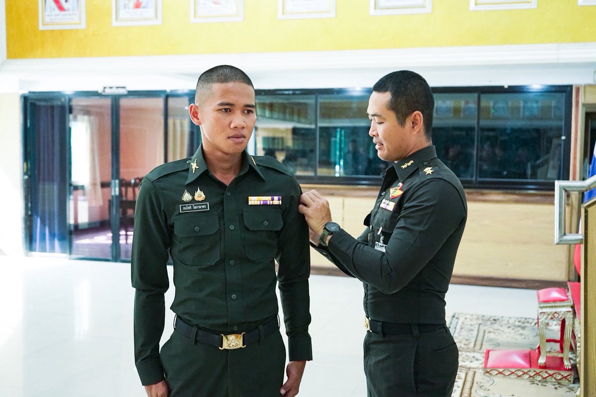 BINF161's tweet photo. สร้างขวัญกำลังใจ และความภาคภูมิใจให้กำลังพล
ผบ.ร.16 พัน.1 เป็นประธานในพิธีประดับเครื่องหมายยศให้กับกำลังพลนายทหารชั้นประทวน ที่ได้รับการบรรจุและแต่งตั้งยศเป็นนายทหารประทวน( สิบตรี ) จำนวน 3 นาย 
#กองพันทหารราบที่1กรมทหารราบที่16
#กองพลทหารราบที่6
#กองทัพภาคที่2 https://t.co/kupfe5zPqM