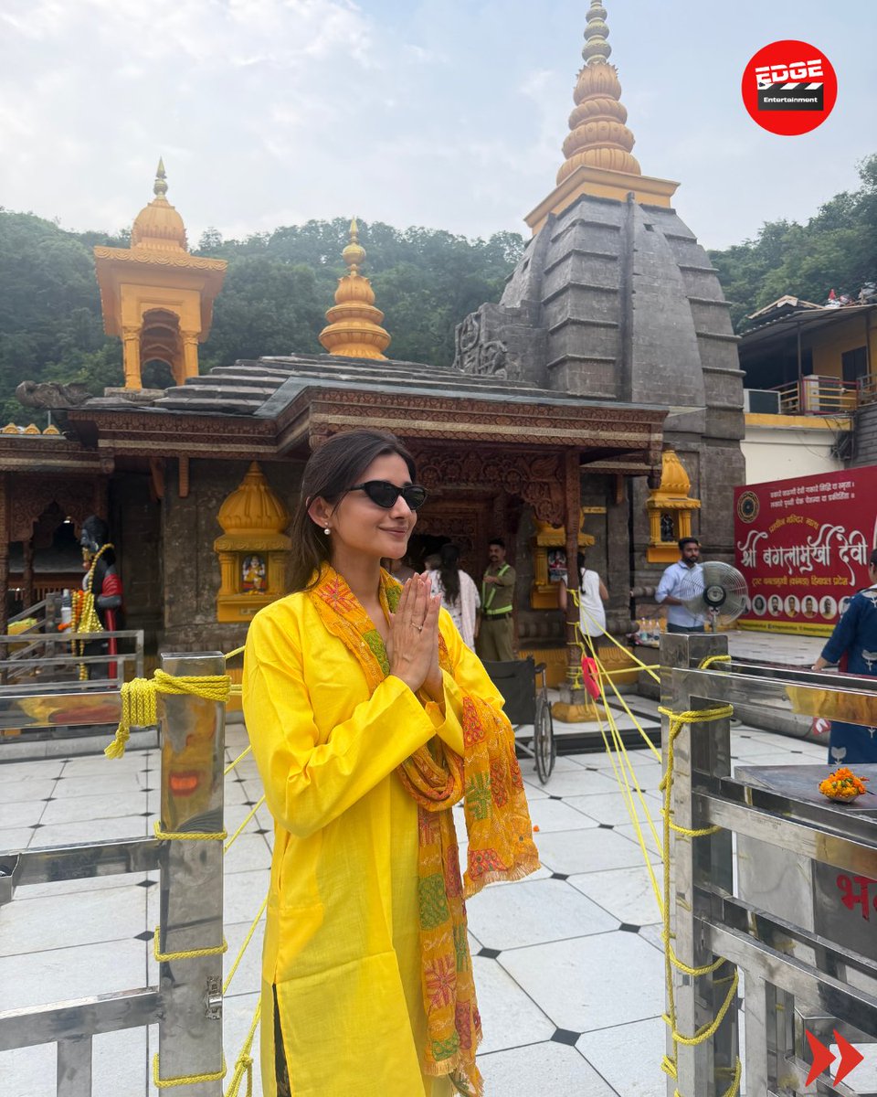 Edgetainment's tweet photo. Faith before everything.

Amid her busy schedule and back-to-back projects, Kanika Mann visited Jai Maa Baglamukhi Temple to seek blessings.

#KanikaMann #JaiMaaBaglamukhi #Edgetainment https://t.co/OUEhZIjWme