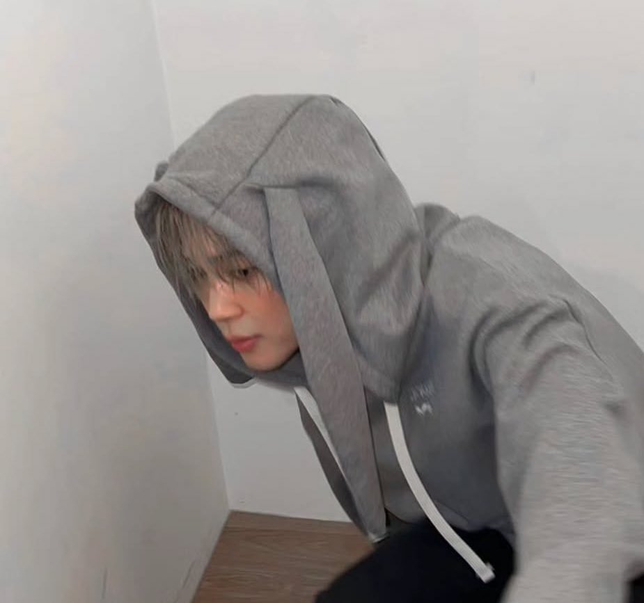 appIekm's tweet photo. jimin has a bunny bag charm, a bunny hoodie and a bunny boyfriend. https://t.co/69SRWLfYkH