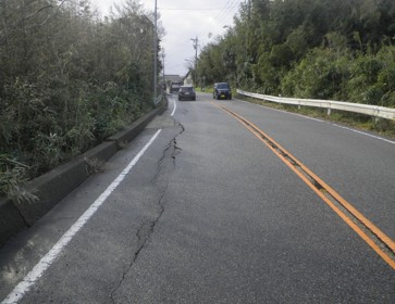 nakanoto_doboku's tweet photo. 【災害復旧｜工事完了🚧】
国道249号
（志賀町甘田地内）

能登半島地震により
被災した道路の復旧工事が
完了しました✅

引き続き、
復旧・復興に向けた
取組を進めます🤝

📷復旧前後です
　写真1：完成
　写真2：被災直後

#能登半島地震
#災害復旧 #復興
#建設業の皆さまに感謝
#志賀町 #石川県 https://t.co/p6AXGxUfkY