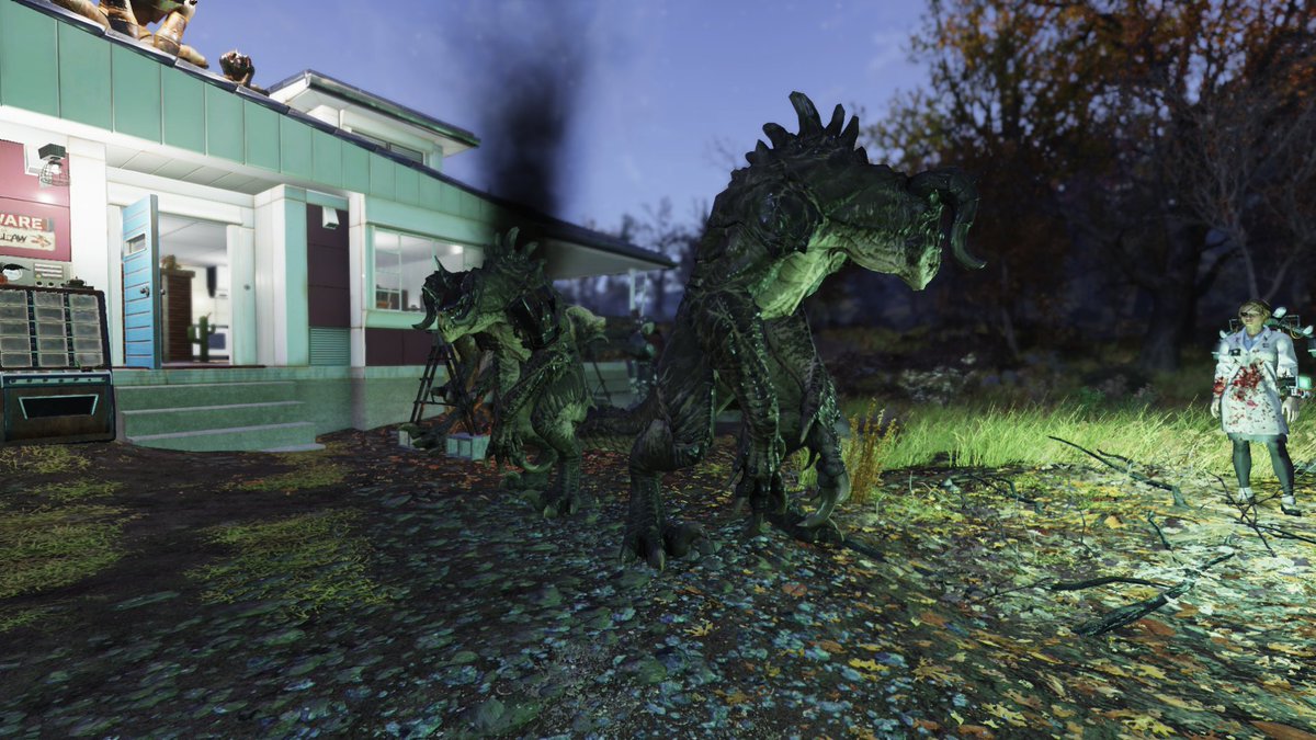 MaradaelESO's tweet photo. Omg he's smaller than her... Tiny husband alert!
Look at them..

#fallout76 https://t.co/E9owgF16BN