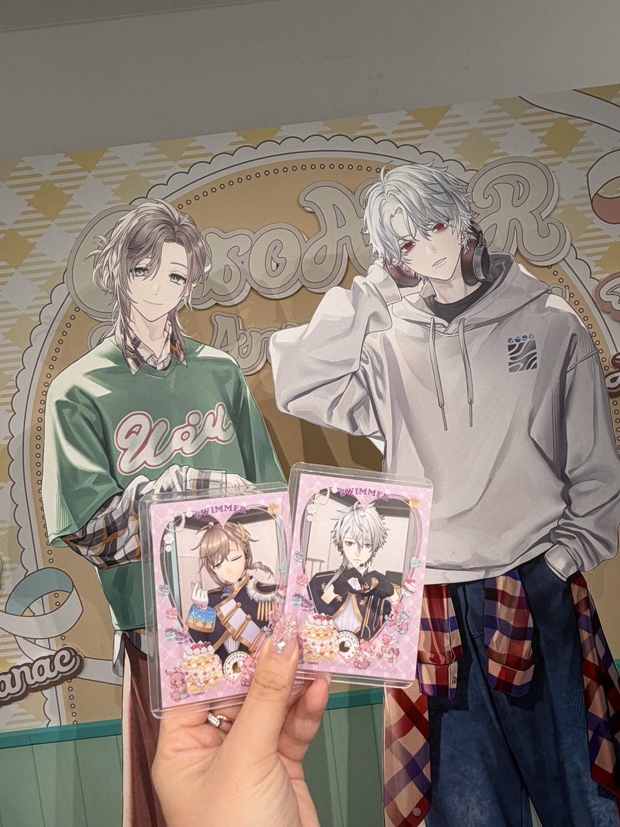 memeko7v7's tweet photo. ChroNoiR 8周年ポップアップ行ってきました👏
人そんな居なくてゆっくり展示見れて良かった✨️

3枚目、窓開けたらこんな爽やかイケメン2人を拝めんの最高過ぎる😭
家の窓割ってはめ込みたい。 https://t.co/UmWYqDo6a8