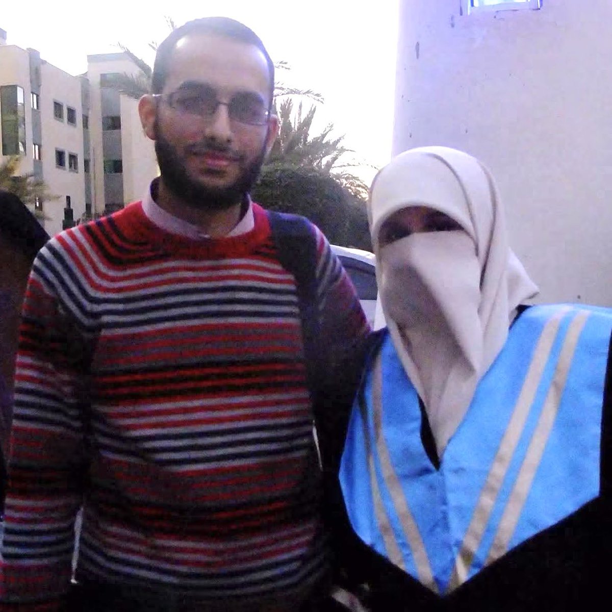 Qadeyah1's tweet photo. عائلة كاملة أُبيدت فجر اليوم..

ارتقاء المهندس فراس أحمد المصري، وزوجته سلسبيل محمد المصري، وأبنائهما نعيم وفريال وسلمى وأميرة، إثر استهداف إسرائيلي على منزلهم وسط مدينة غزة. https://t.co/KcGzsBAjhe
